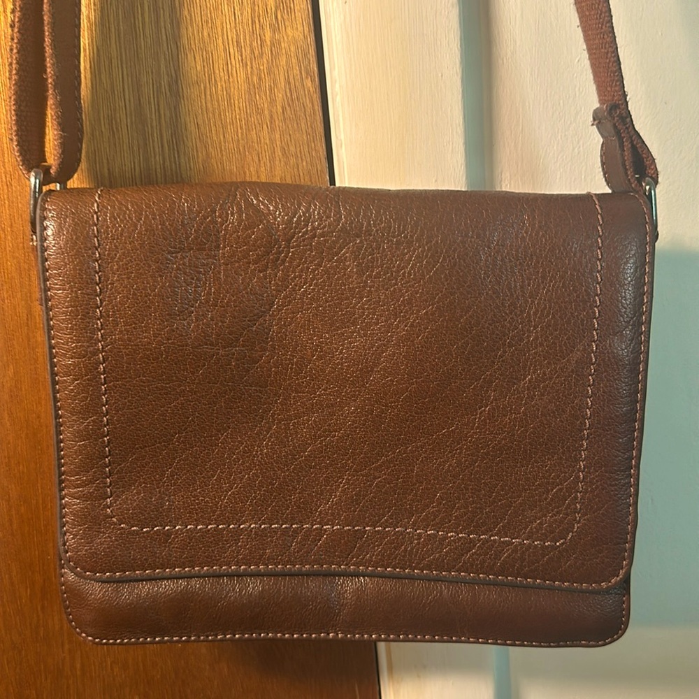 Real leather with thick shoulder straps